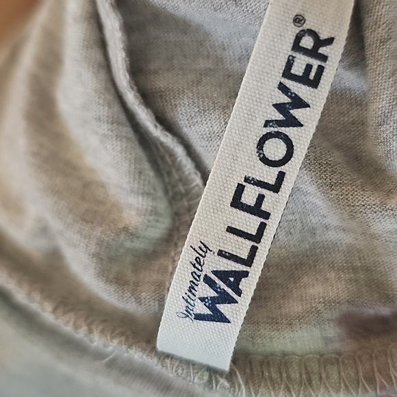 Gray Graphic Sleep Shirt with Sloth Design..by‎ Wallflower. Size Meduim - Picture 4 of 6